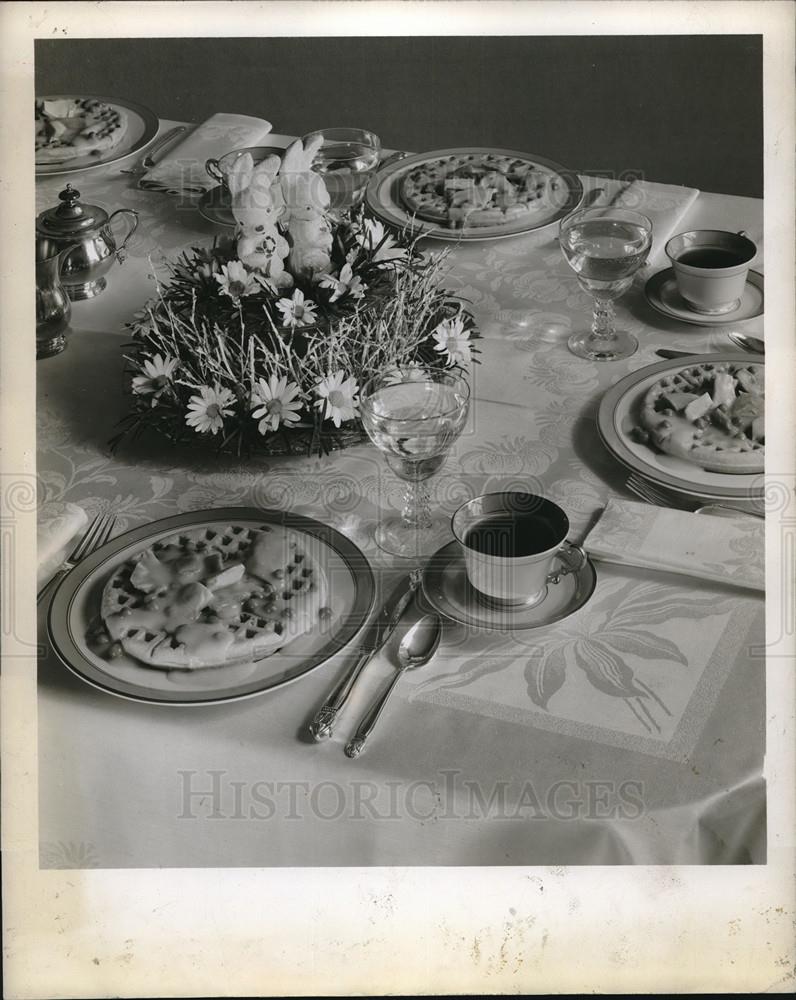 1946 Press Photo Easter breakfast table with waffles and rabbits. - Historic Images