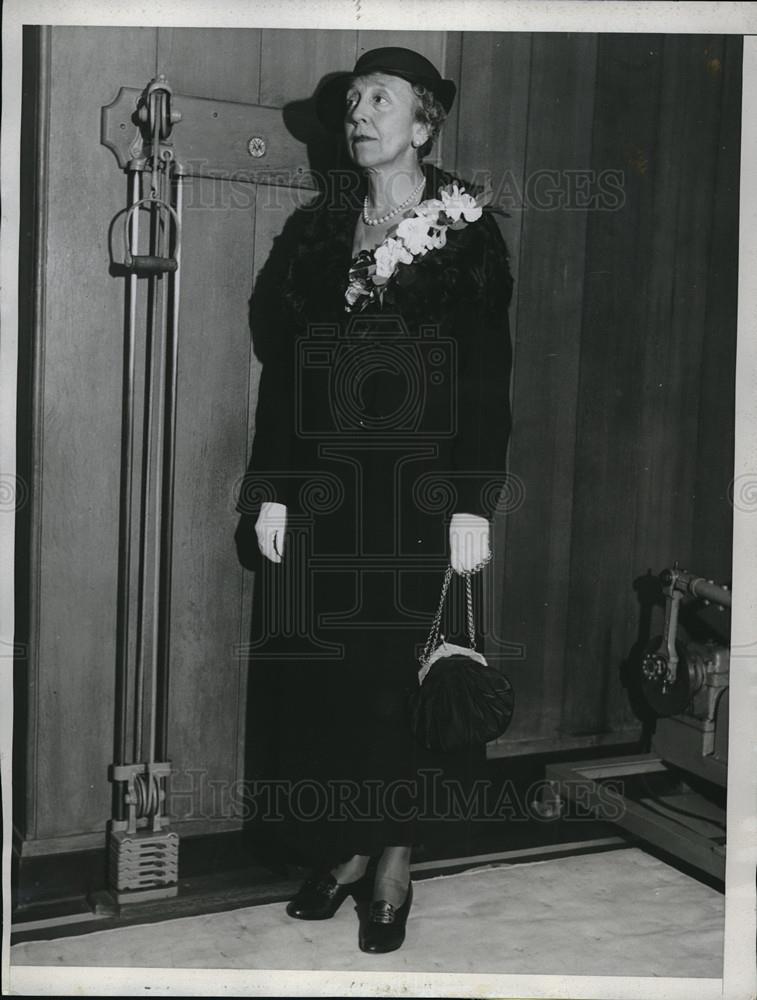 1934 Press Photo Mrs. David Foote Sellers, wife of Admiral Sellers, CIC of Navy - Historic Images