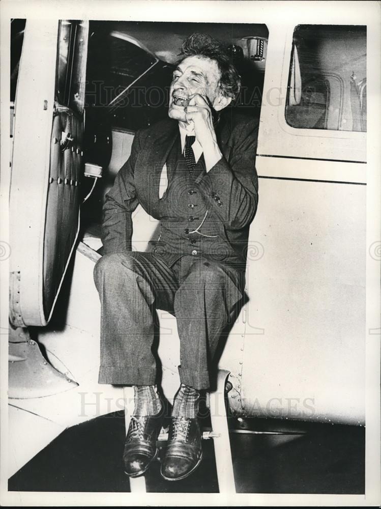 1937 Press Photo Bernard McFadden Eats Carrot After Flight - Historic Images