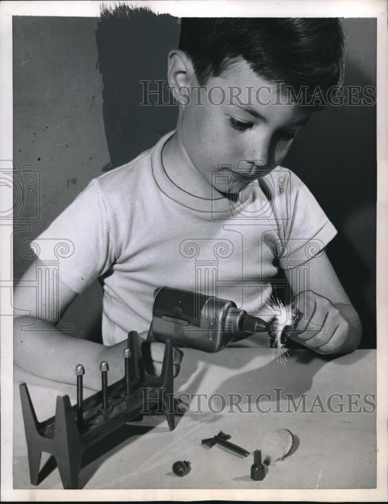 1957 Press Photo New York Kenneth Rhodes Plays With Toy Drill - Historic Images