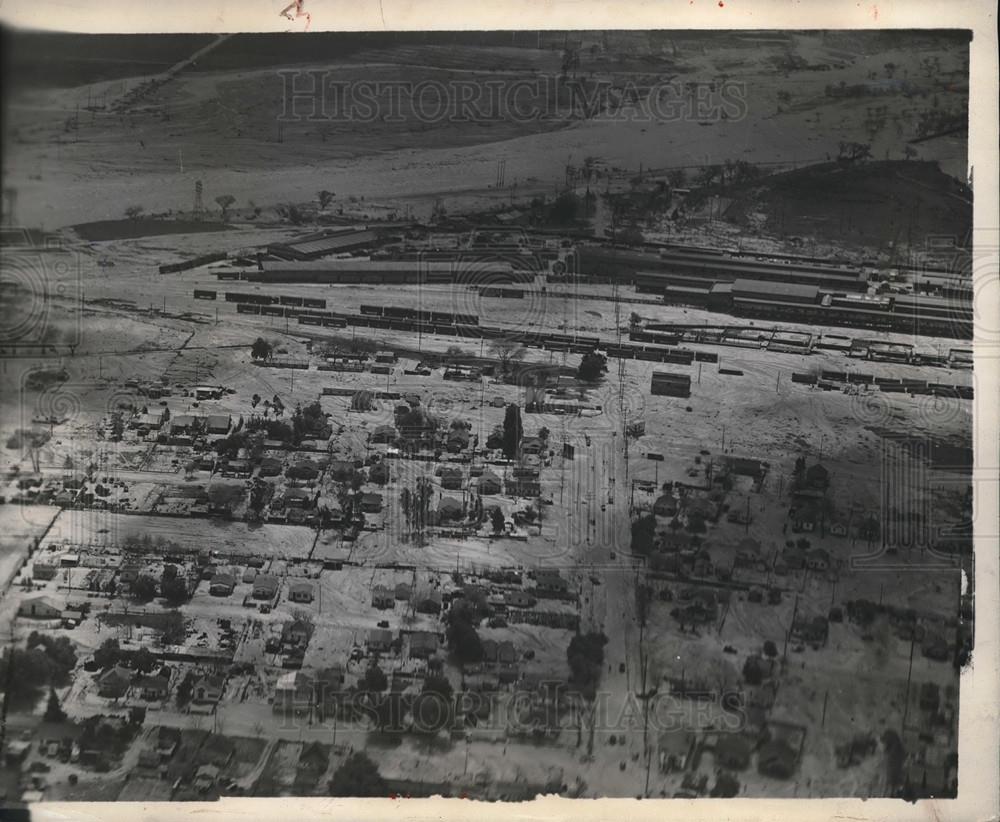 1938 Press Photo View Of Small Town Near Riverside, CA Flooded By Heavy Rain - Historic Images