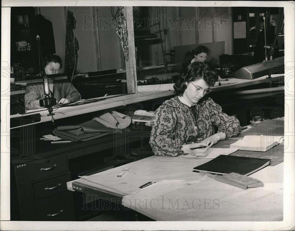 1942 Press Photo Jane Root,Frances Jackson & Rose Ondrey Female Draftsmen - Historic Images