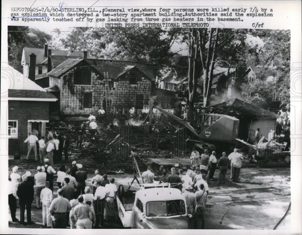 1960 Press Photo Sterling, Ill Apartment bldg. wrecked by gas explosion - Historic Images