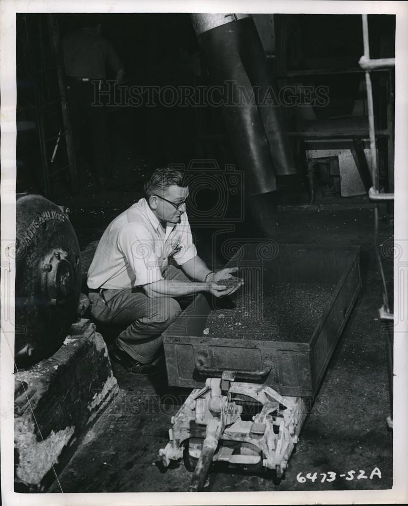 1952 Press Photo J Horan foreman in charge of production of playground rubber - Historic Images