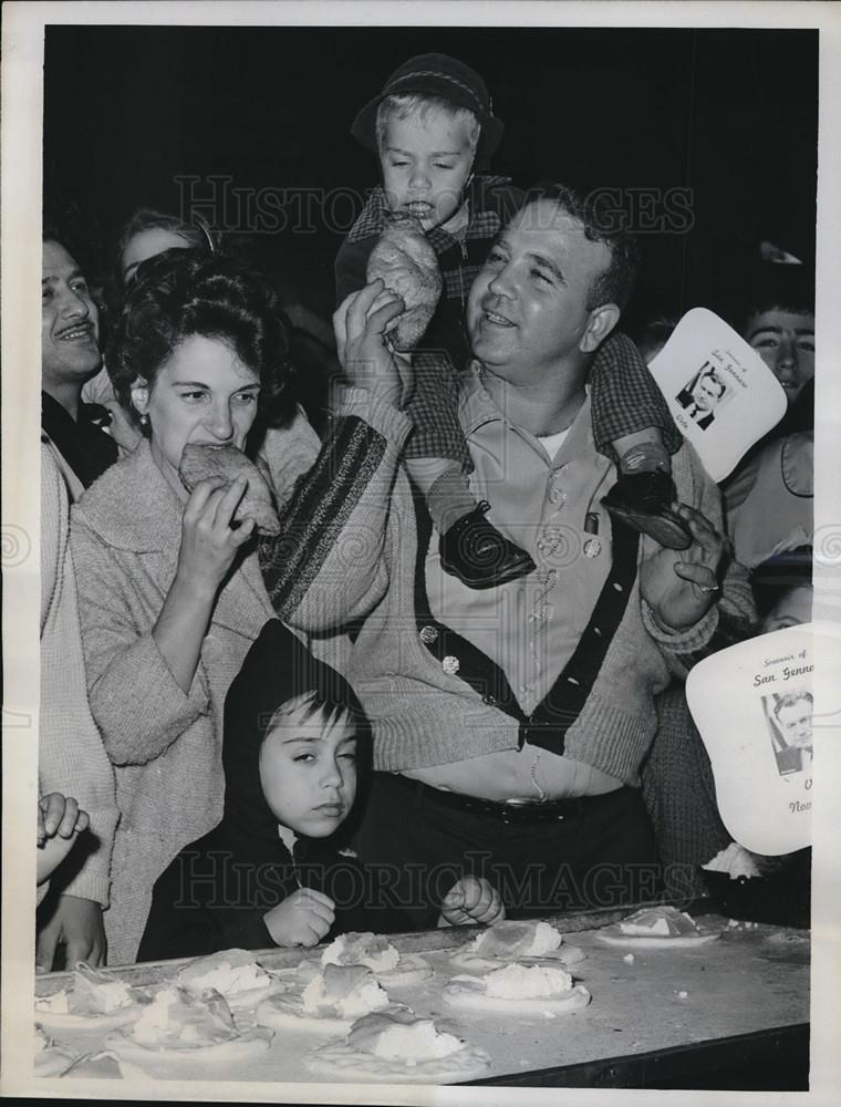 1962 Press Photo Feast of San Gennato in New York City Stretches 6 Blocks - Historic Images