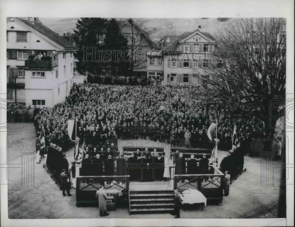 1958 Press Photo Appenzell, Switzerland town council meeting - Historic Images