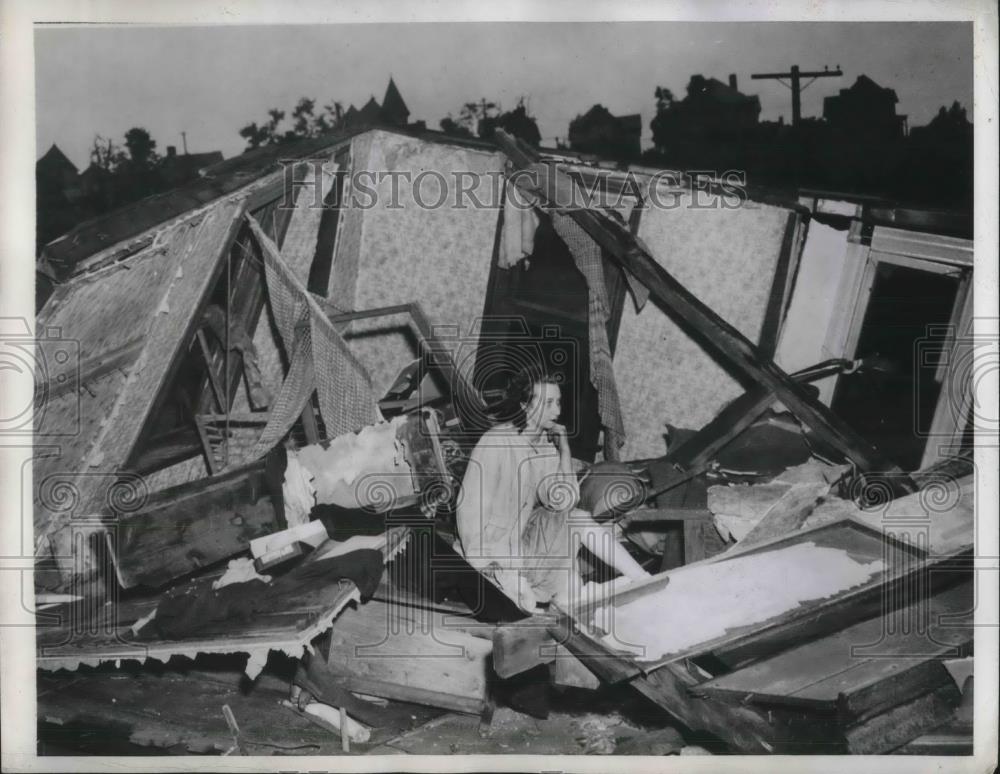 1944 Press Photo Dravosburgh, Pa Mrs D Wackerle at home exploded by gas leak - Historic Images