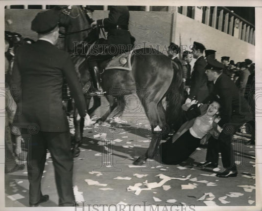 1937 Press Photo Helen Tolwinski with her foot crushed under mounted cop's horse - Historic Images