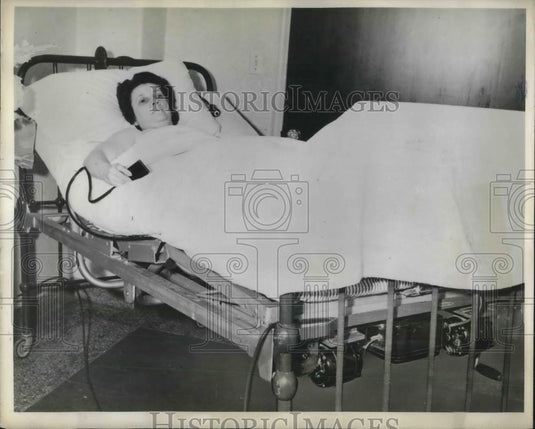 1945 Press Photo Push Button Control Bed By General Electric for Hospitals - Historic Images