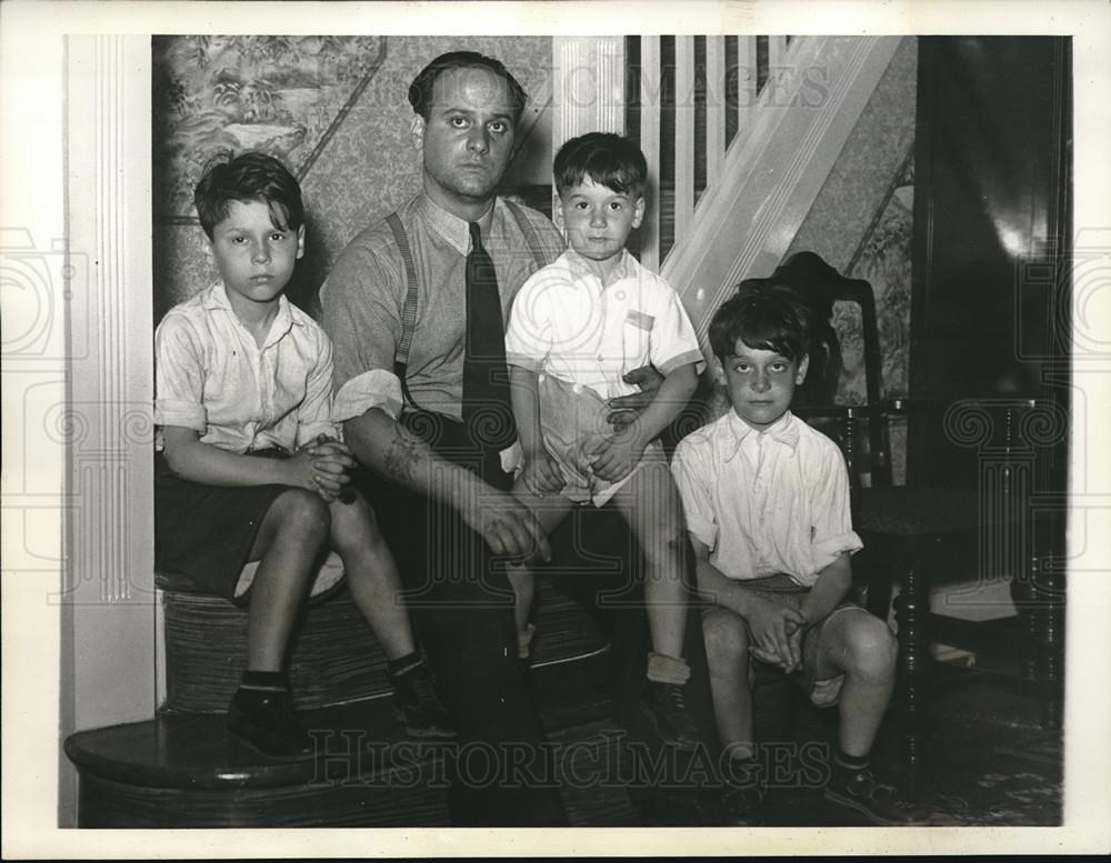 1935 Press Photo Philips D&#39;Augustino with Three Children, Orphaned by Shooting - Historic Images