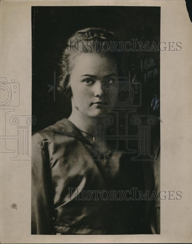 1920 Press Photo Mrs. Alma Rosebrocke Teike posing for photo - Historic Images