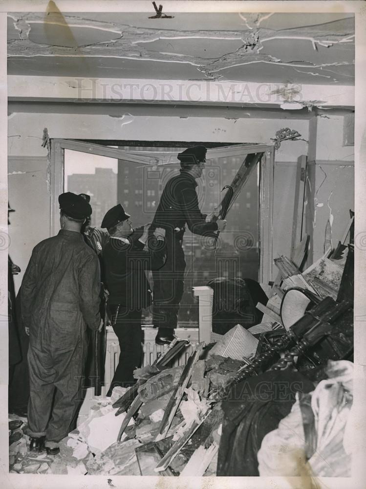 1937 Press Photo Firemen Inside Debris NY City Gas fire - neb72178 - Historic Images