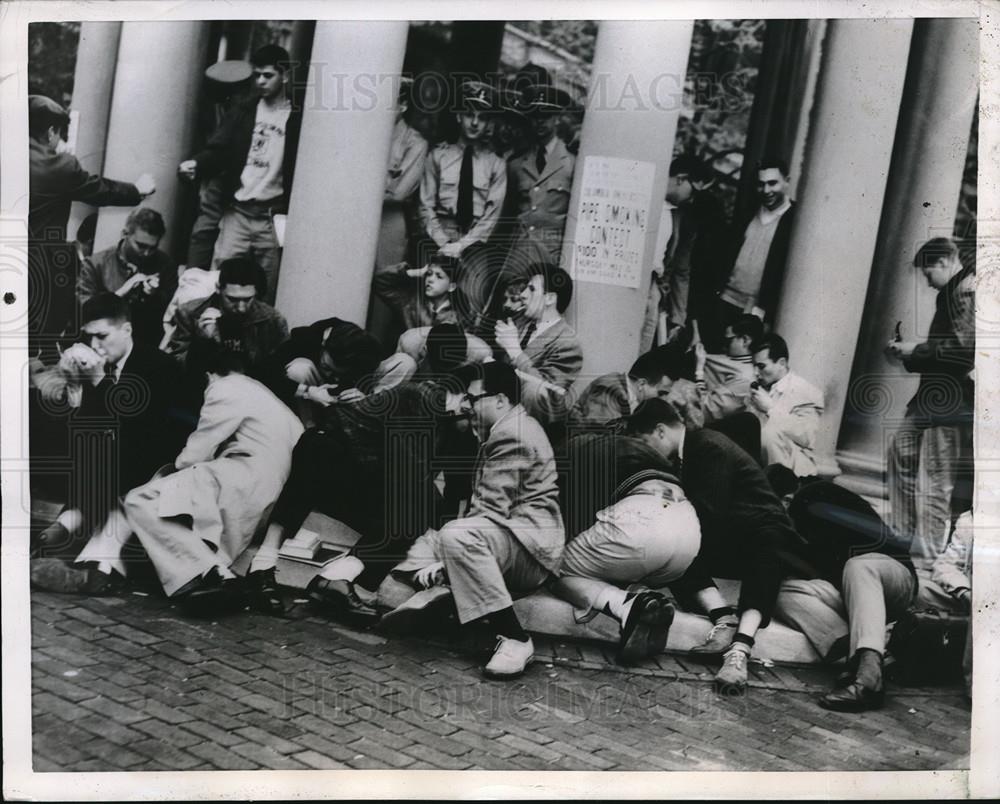 1956 Press Photo NYC, student contsetants in pipe smoking contest,Columbia Univ - Historic Images