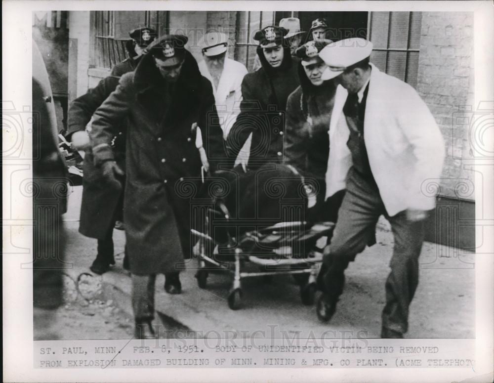 1951 Press Photo Body of Victim of Explosion at Mining &amp; Manufacturing Comp Plan - Historic Images