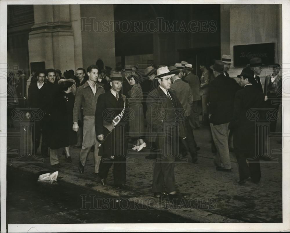 1939 Press Photo Clerks Ending Their Eight Week Strike In San Francisco - Historic Images