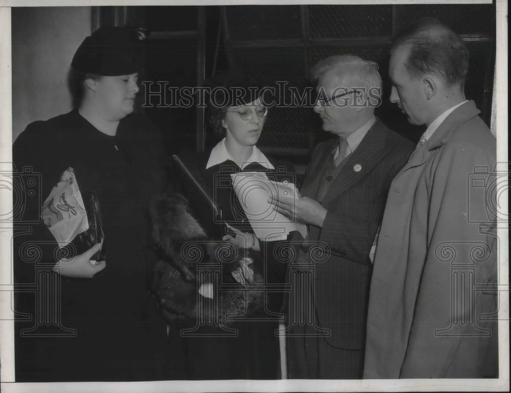 1940 Press Photo Celeste Strack, Leona McGenty, leo Gallagher, Howard Chamberlai - Historic Images