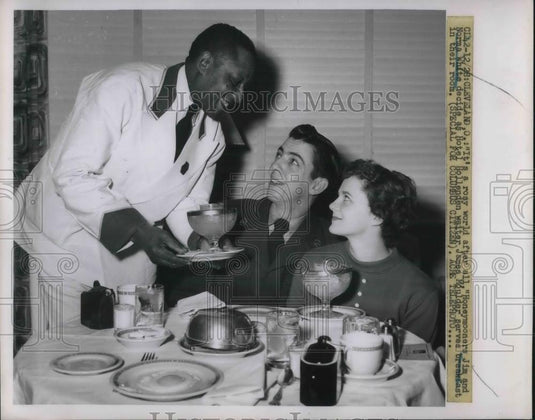 1951 Press Photo Honeymooners Jim & Norma White, Waiter Jame Moulder - neb91450 - Historic Images