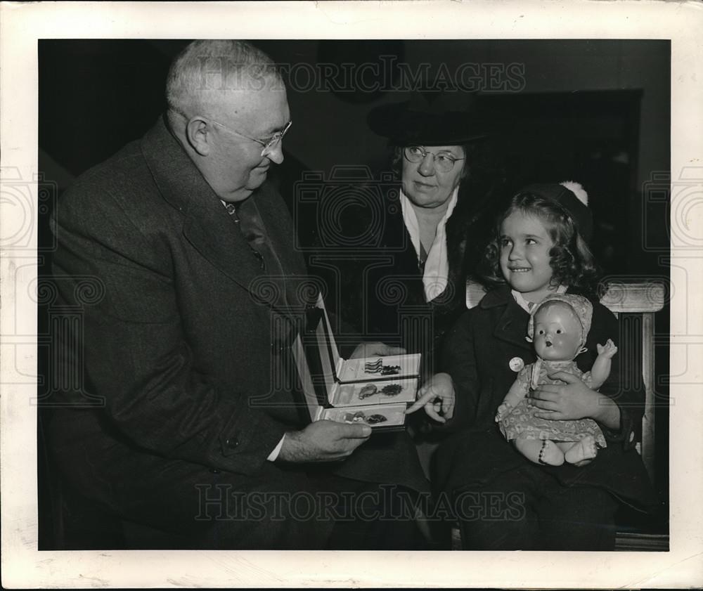 1944 Press Photo Geraldine Dickson Holds Doll During Ceremony - neb72473 - Historic Images