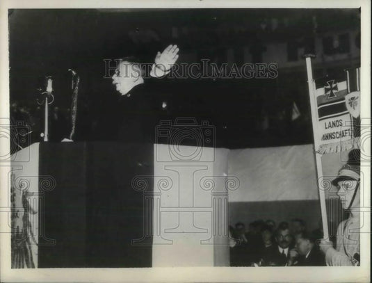 1932 Press Photo Man Speaks at Land Mannschaft - Historic Images