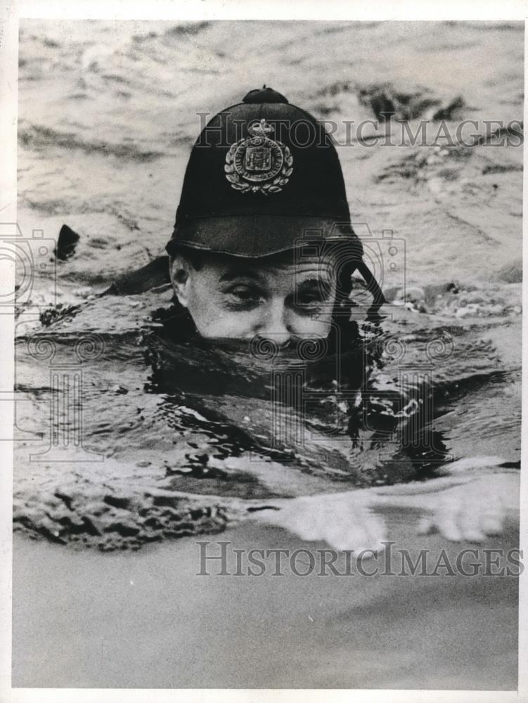 1942 Press Photo Member Of Guilford Police Athletic Club Takes Part - Historic Images