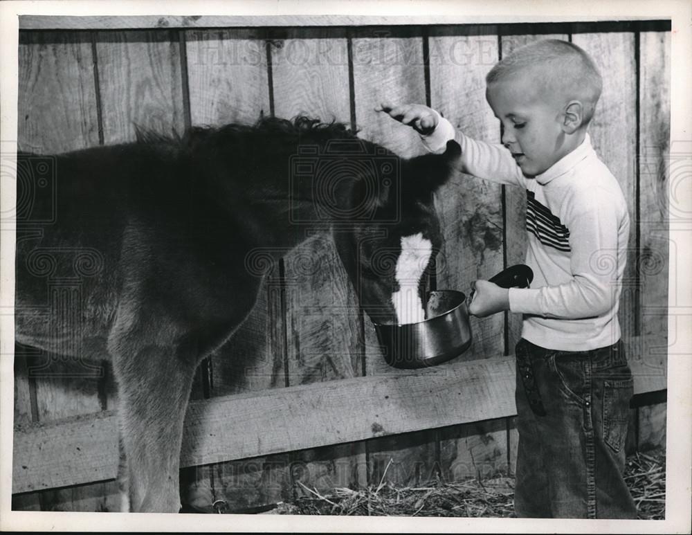 1958 Press Photo Abrian Colt Dr. TE Atkinson Jr Boys - Historic Images