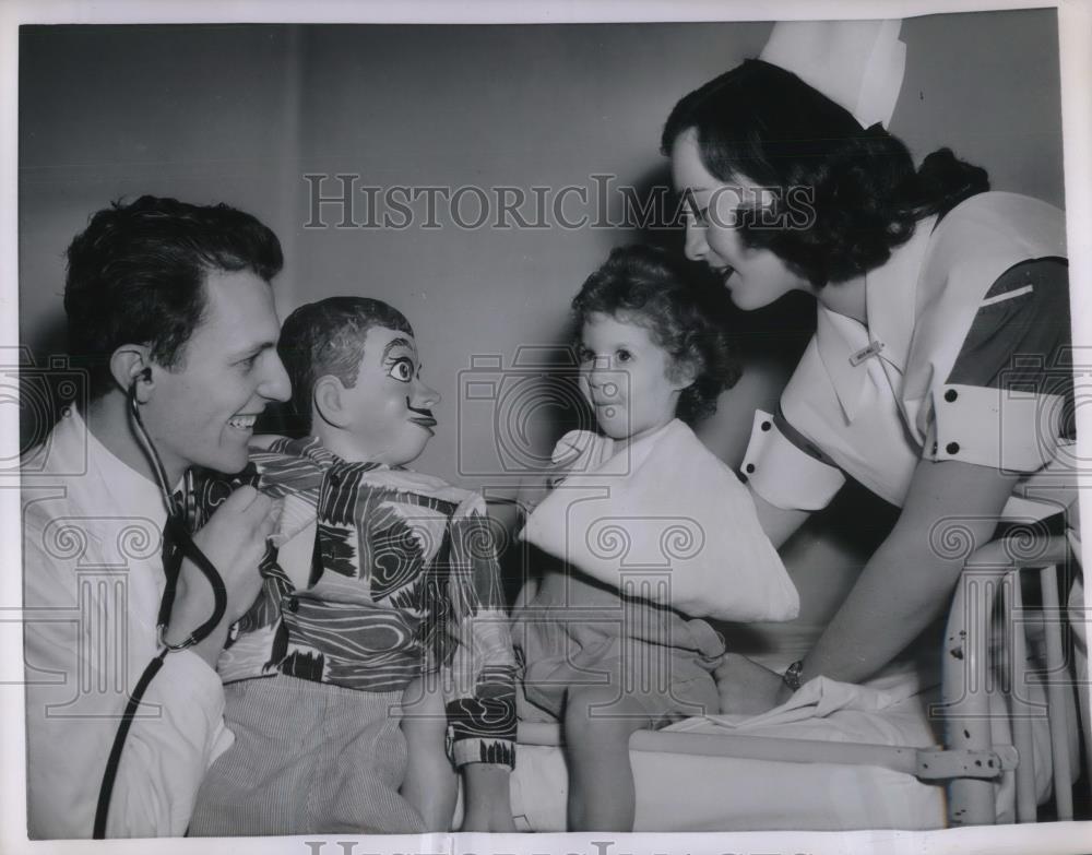 1955 Press Photo Stanley Taub Diane Jerome Rosemary Fall - Historic Images