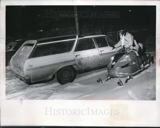 1971 Press Photo Solom's Police Patrolman Richard Martin Rode Snowmobile - Historic Images