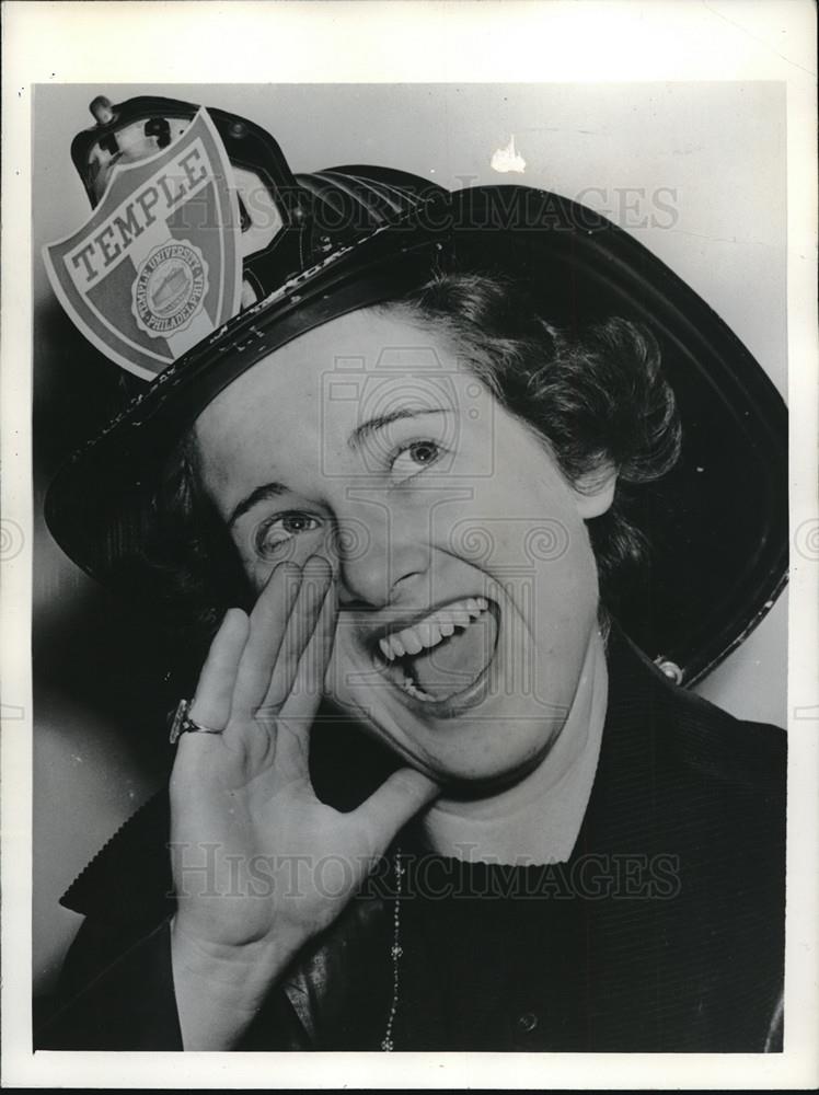 1941 Press Photo Fire Chief Womens Dorm Fire Dept Temple Univ Mildred Dankel - Historic Images