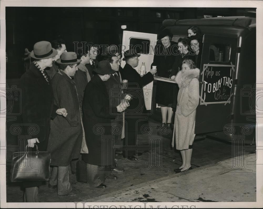 1941 Press Photo Mobile Canteen truk for Britain by NY College students - Historic Images