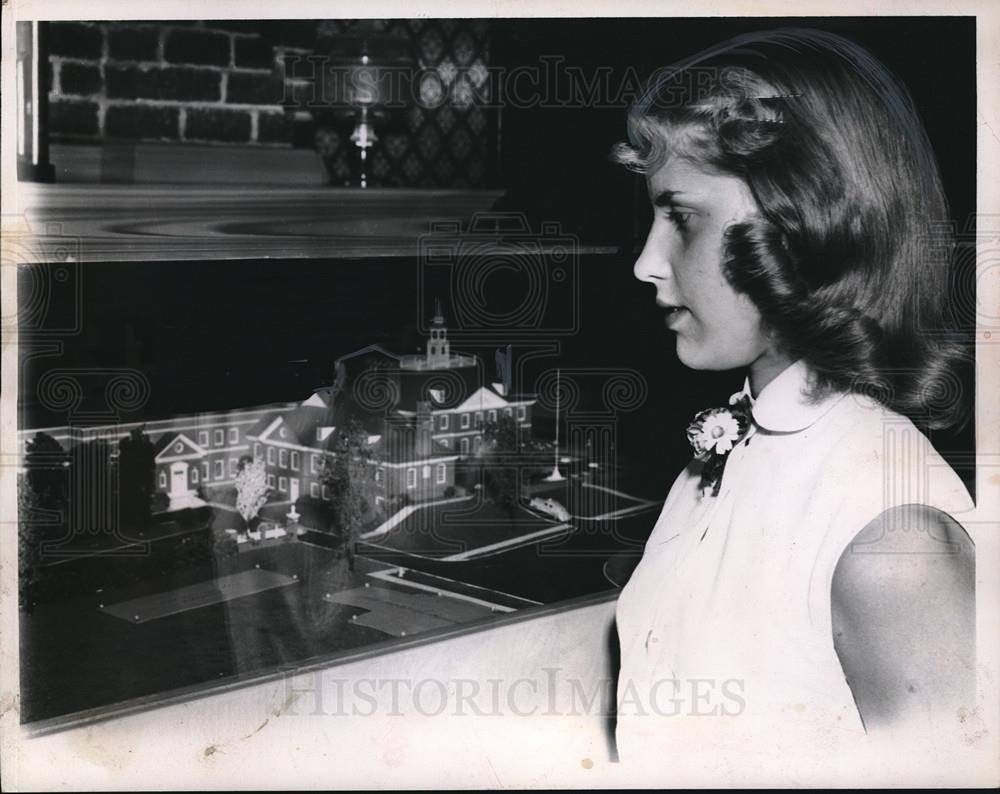 1952 Press Photo Judy Hawley, New Employee of Ohio Farmers Insurance Company - Historic Images