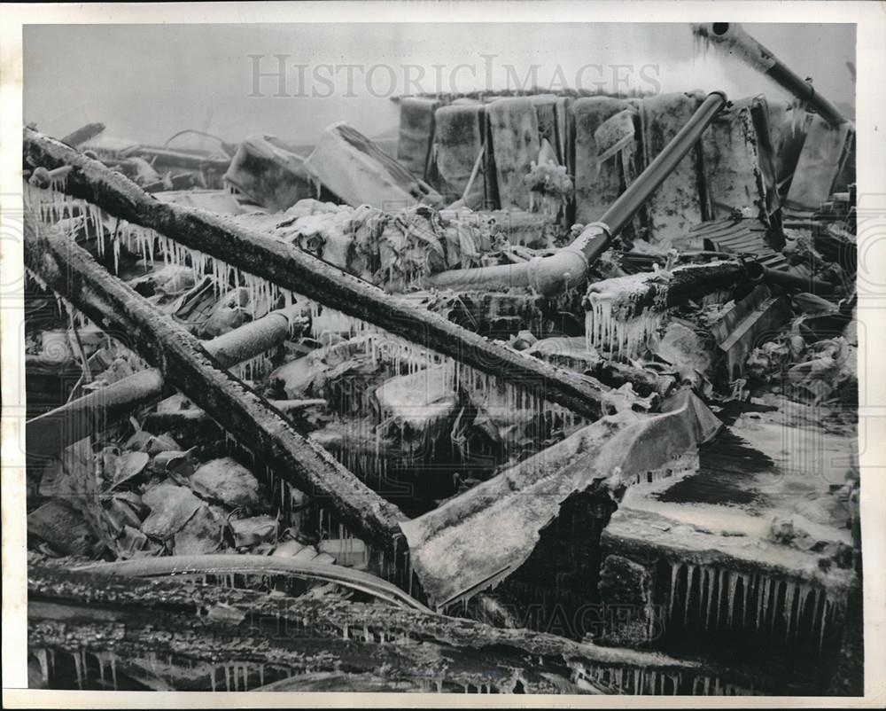 1947 Press Photo Hudson River Pier 3 Weehawken New Jersey Razed by Fire - Historic Images