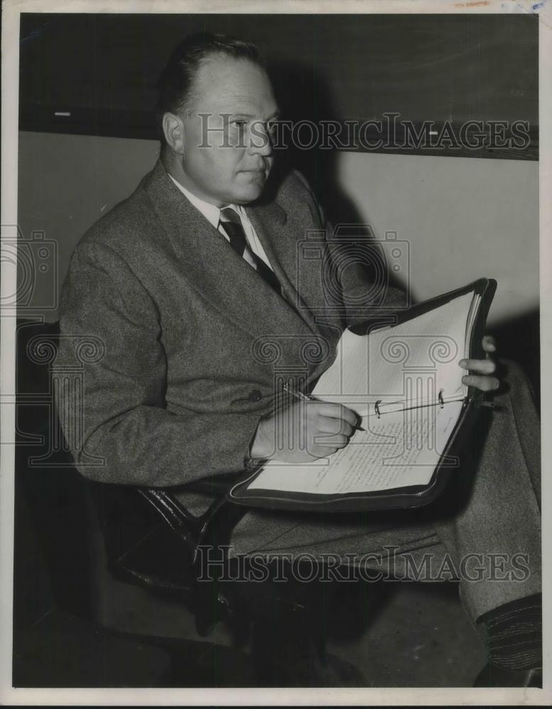 1948 Press Photo Arthur L Thexton Gave up $30,000 Year Job to Teach - Historic Images