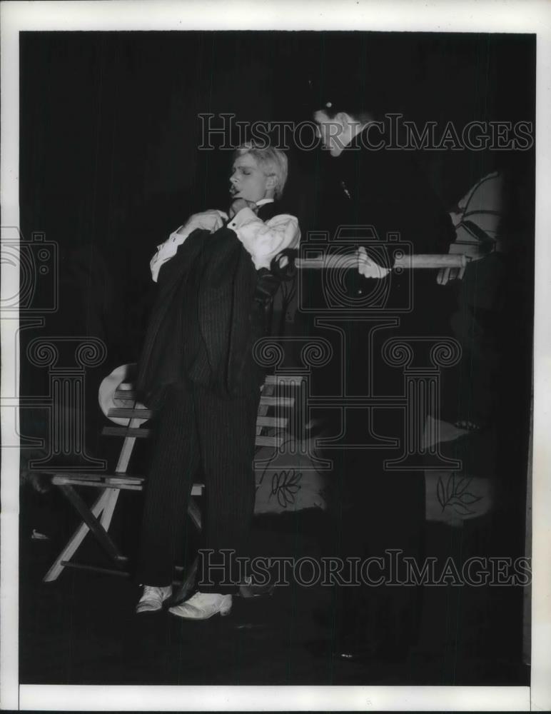 1941 Press Photo George L. Blackman in Harvard Hasting Pudding Show - Historic Images