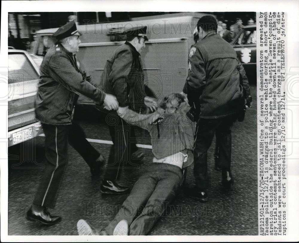 1970 Press Photo One Of Several Demonstrators Arrested By Tacoma Police - Historic Images