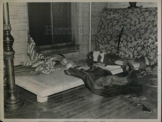 1936 Press Photo Harlem Hebrew school, US & Jwish flags ruined by vandals - Historic Images