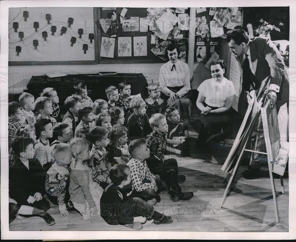 1954 Press Photo Winona, Minn. Phelps School, D Davis,D Strupp,B Brennan &amp; class - Historic Images