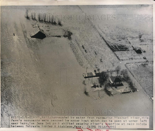 1949 Press Photo Aerial Motorboat Rescuing Farm Occupants Flood Missouri River - Historic Images