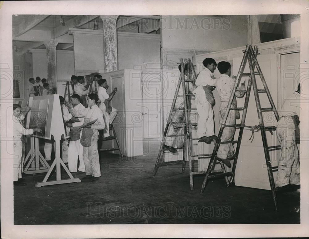 1936 Press Photo Prof School City Paris students taught interior decorating - Historic Images