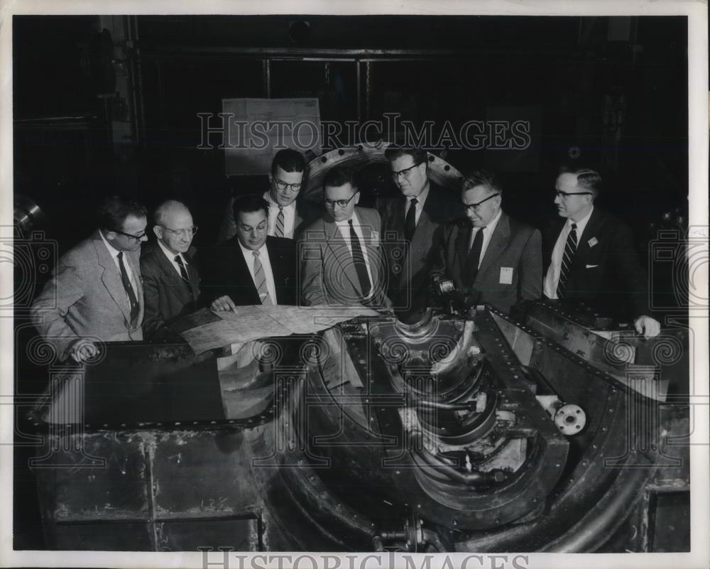 1955 Press Photo US Lines factory tour, E McAdara,T Hines,C Lanzilli,E Corkery - Historic Images