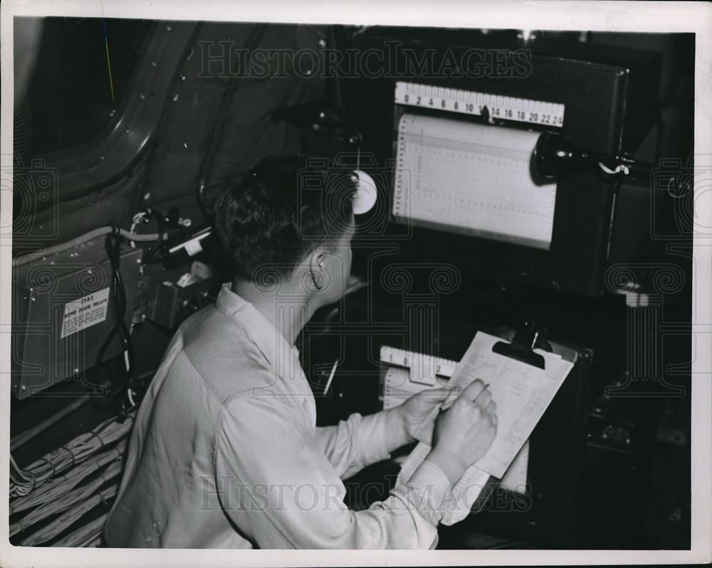 1946 Press Photo John Disher co designer of the flying test bed for jet engines - Historic Images