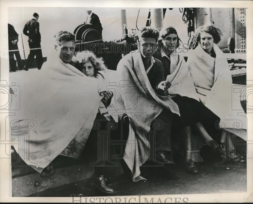 1939 Press Photo Survivors of torpedoed ship Yorkshire after their rescue - Historic Images