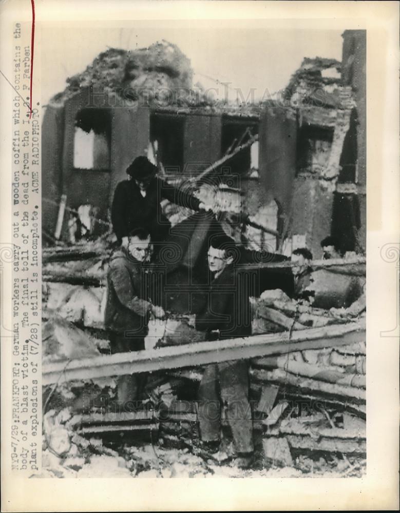 1948 Press Photo One of the Dead from IGF Farben Chemical Plant Funeral Service - Historic Images