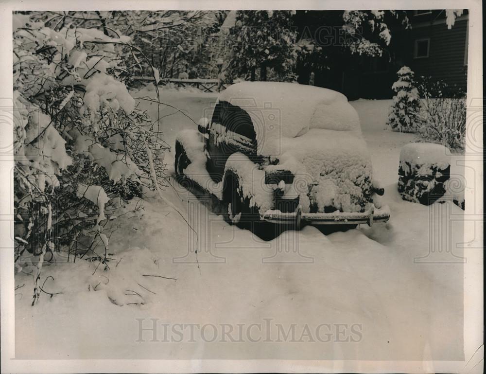 1939 Press Photo Car In Winters First Heavy Snow In Saranac Lake New York - Historic Images