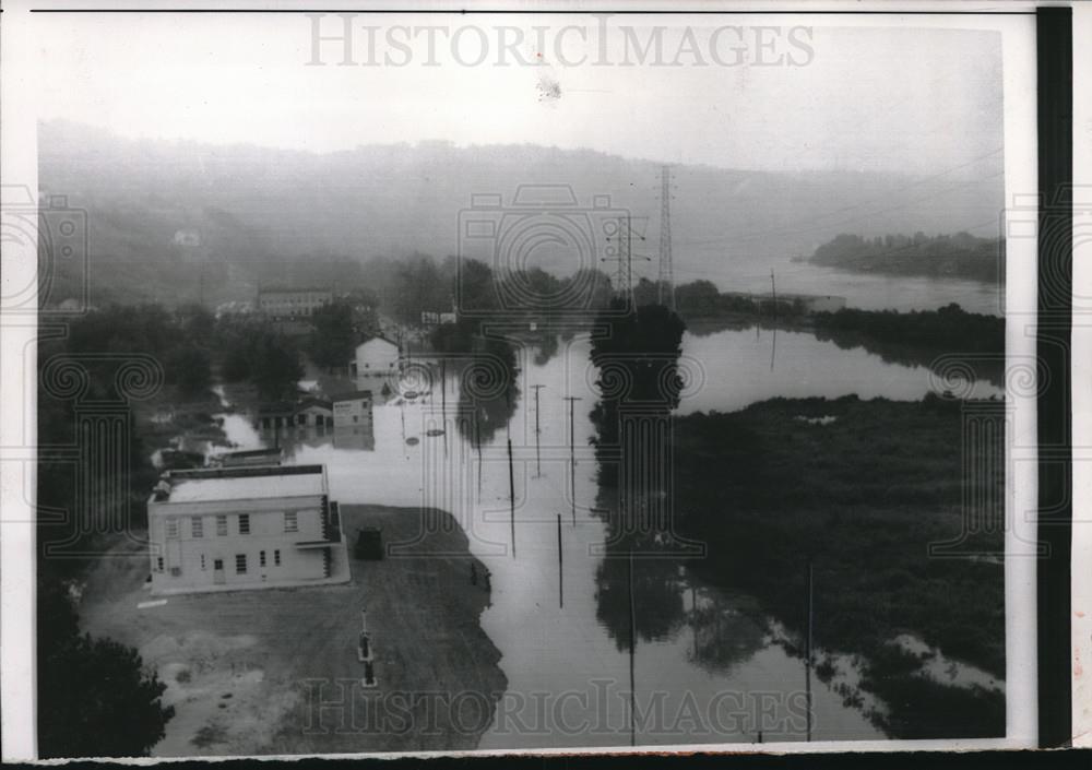 1956 Press Photo Rivers In And Around Pittsburgh Flood Due To Heavy Rain - Historic Images