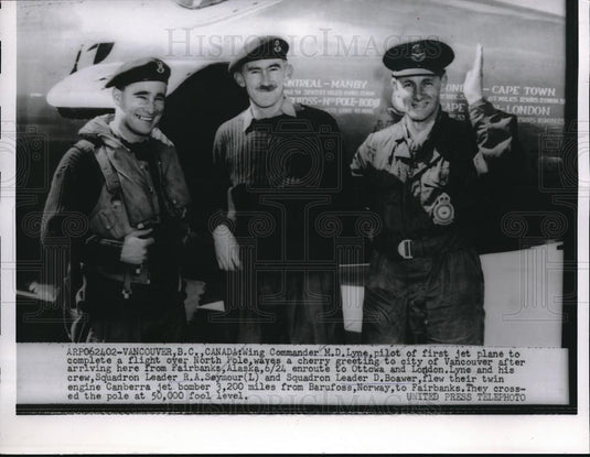 1955 Press Photo Commader Lyne pilot first plane complete flight over North Pole - Historic Images