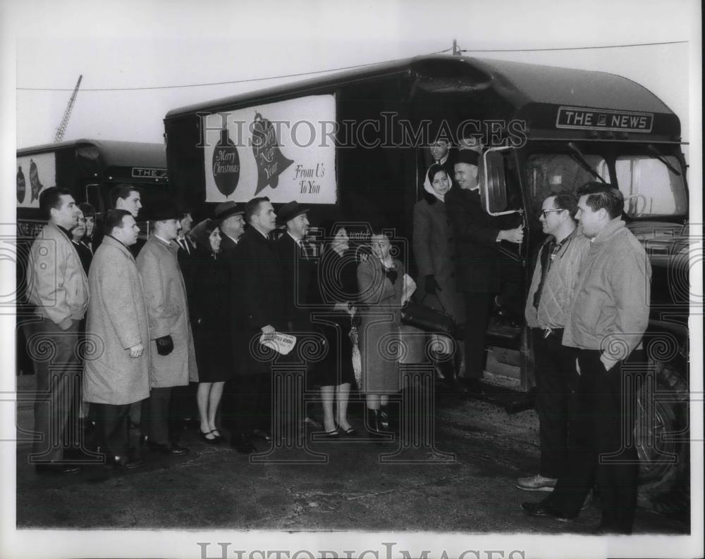 1965 Press Photo New York City Transit Strike Trucks Picking Up Workers - Historic Images