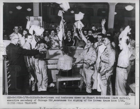 1953 Press Photo Servicemen celebrate Stuart McCutcheon announces Korean truce - Historic Images