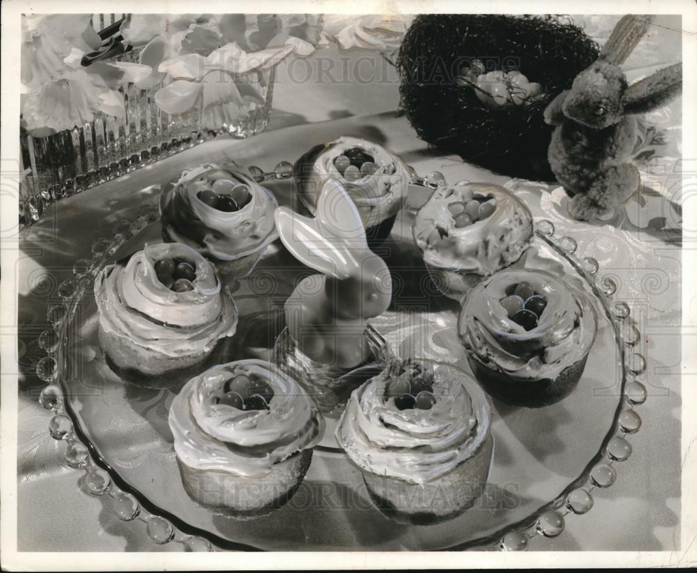 1941 Press Photo Easter Cupcakes - Historic Images