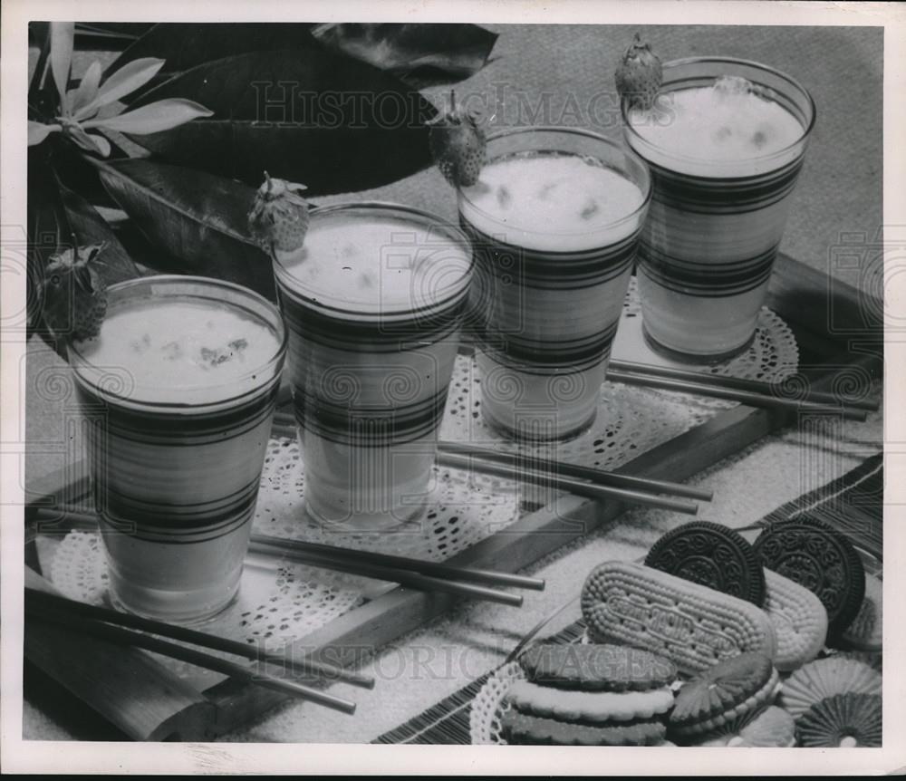 1928 Press Photo Milk Shake and cookies - Historic Images