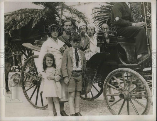 1932 Press Photo Mr & Mrs John Taylor & Children Vacationing in Bermuda - Historic Images